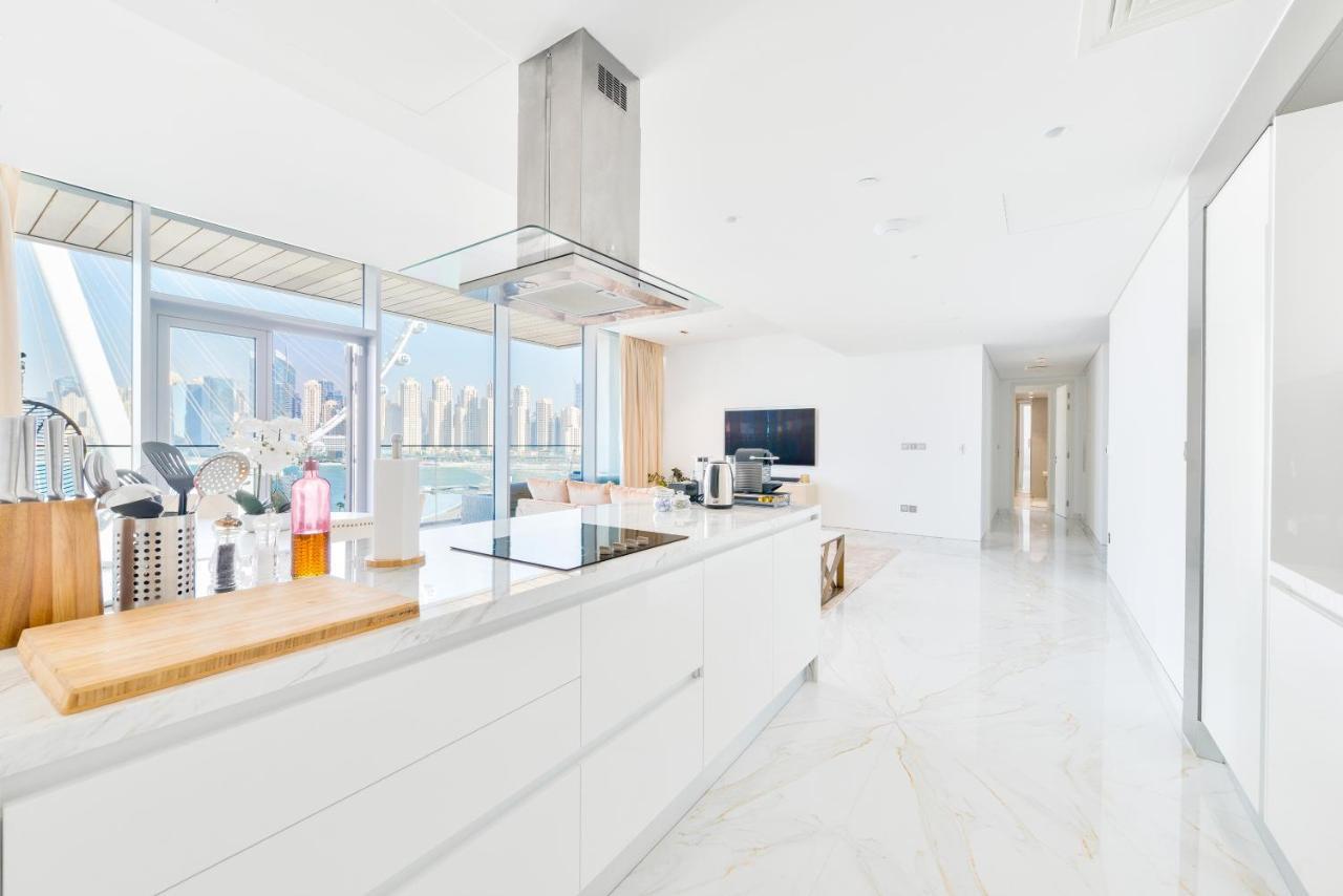 Luxury 2 Bedroom Beachfront Apt W Stunning Sea View Dubaj Exteriér fotografie